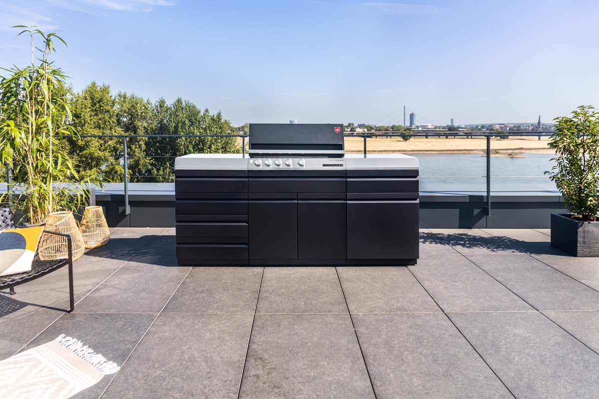 Ein Gasgrill G32  mit zwei S24 auf einer Dachterrasse