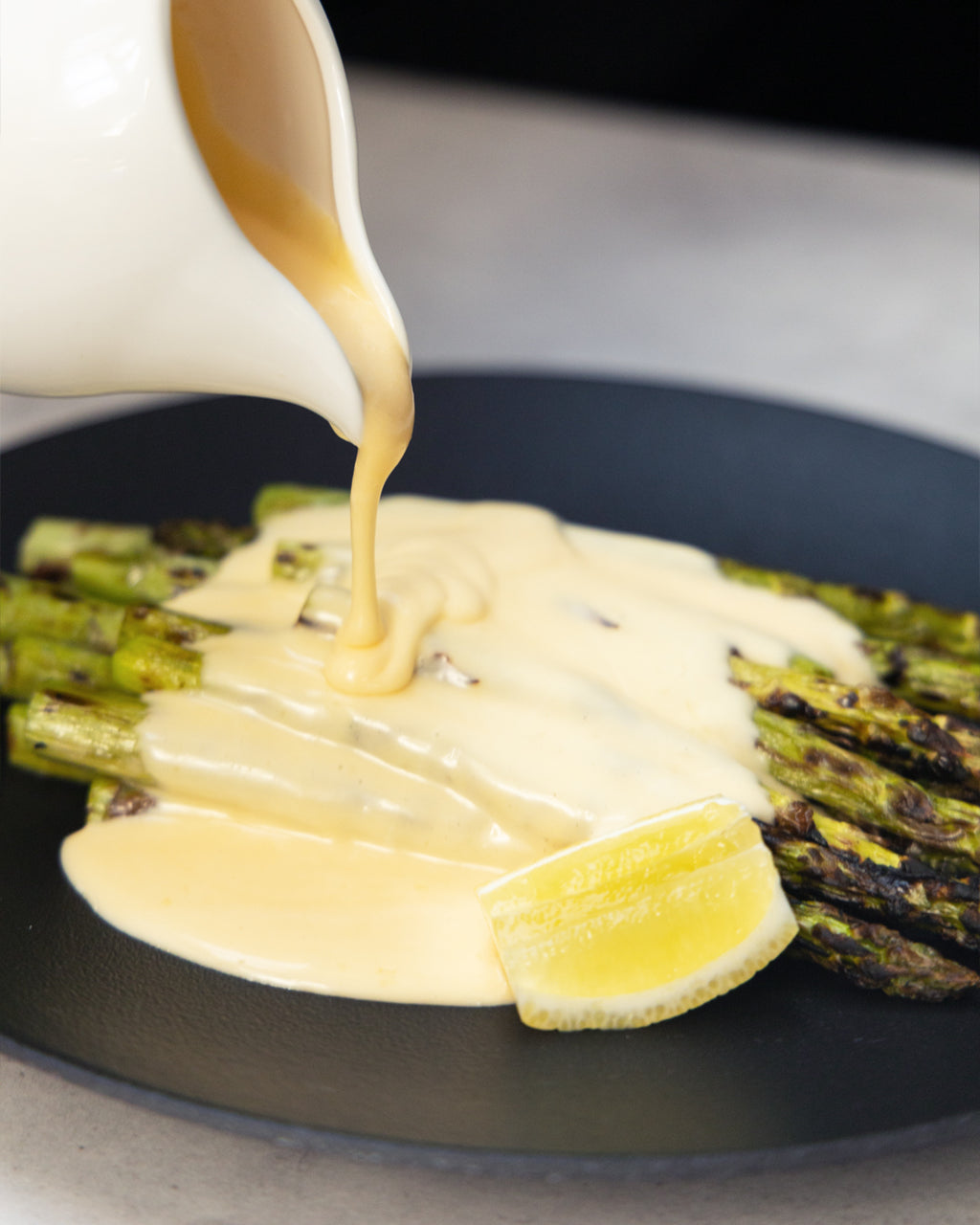 Spargel mit geräucherter Hollandaise Spargel mit geräucherter Hollandaise